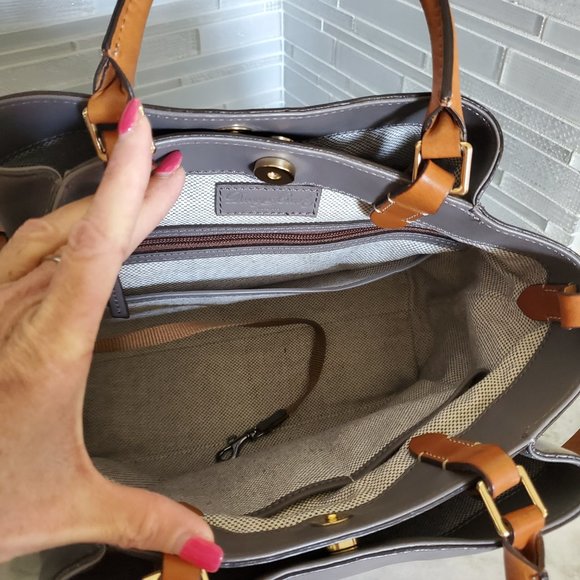 NWOT Dooney and Bourke City Barlow Crossbody Taupe Perfect Condition - Picture 14 of 16